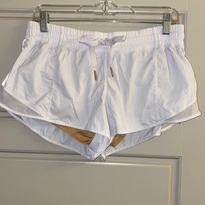Lululemon Hotty Hot Low-Rise Lined 2.5 inch shorts
